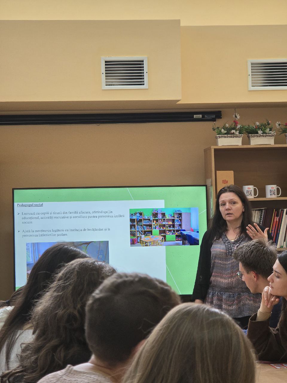 Studenții de la Psihologie au vizitat Centrul Social „Renașterea”