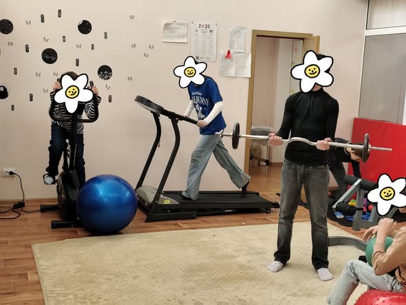 IP Centrul Social Regional „Renașterea” oferă acces la activități în sala de recuperare, ghidate de kinetoterapeut